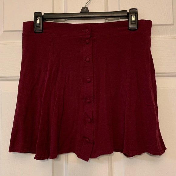 La Hearts Dresses & Skirts - 🌻 Pacsun Maroon button up skirt